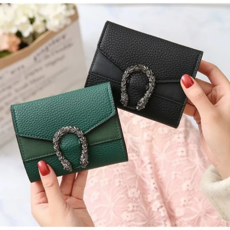 

LuLuxurious designer creates retro and fashionable small wallet. High-end and exquisite trendy card bag. Convenient to carry.