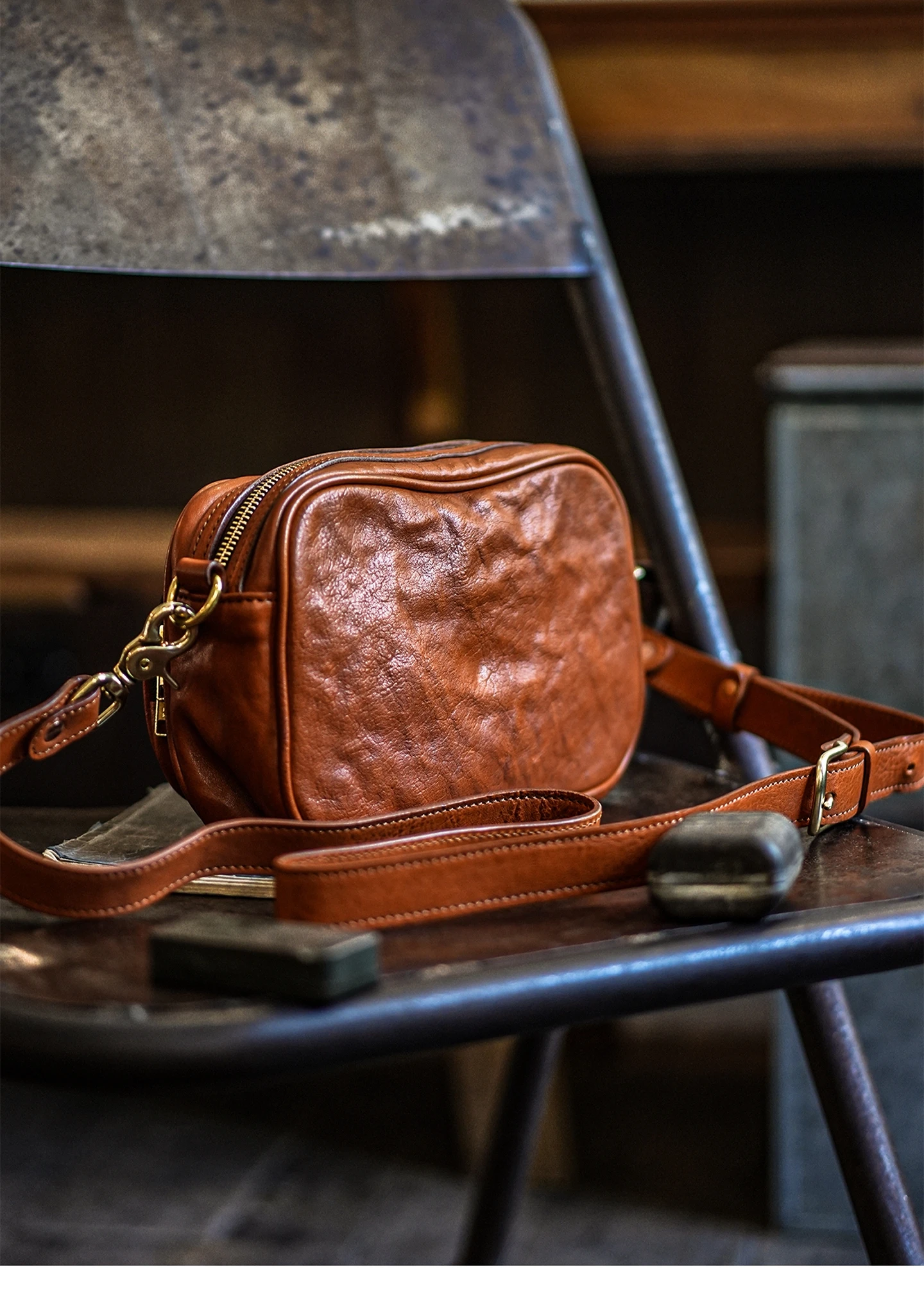 Vintage Designer Handgefertigte Mehrschichtige Umhängetasche aus Rindsleder für Herren, Lässige Modische Luxus-Schultertasche aus Echtem Leder – Detail 9