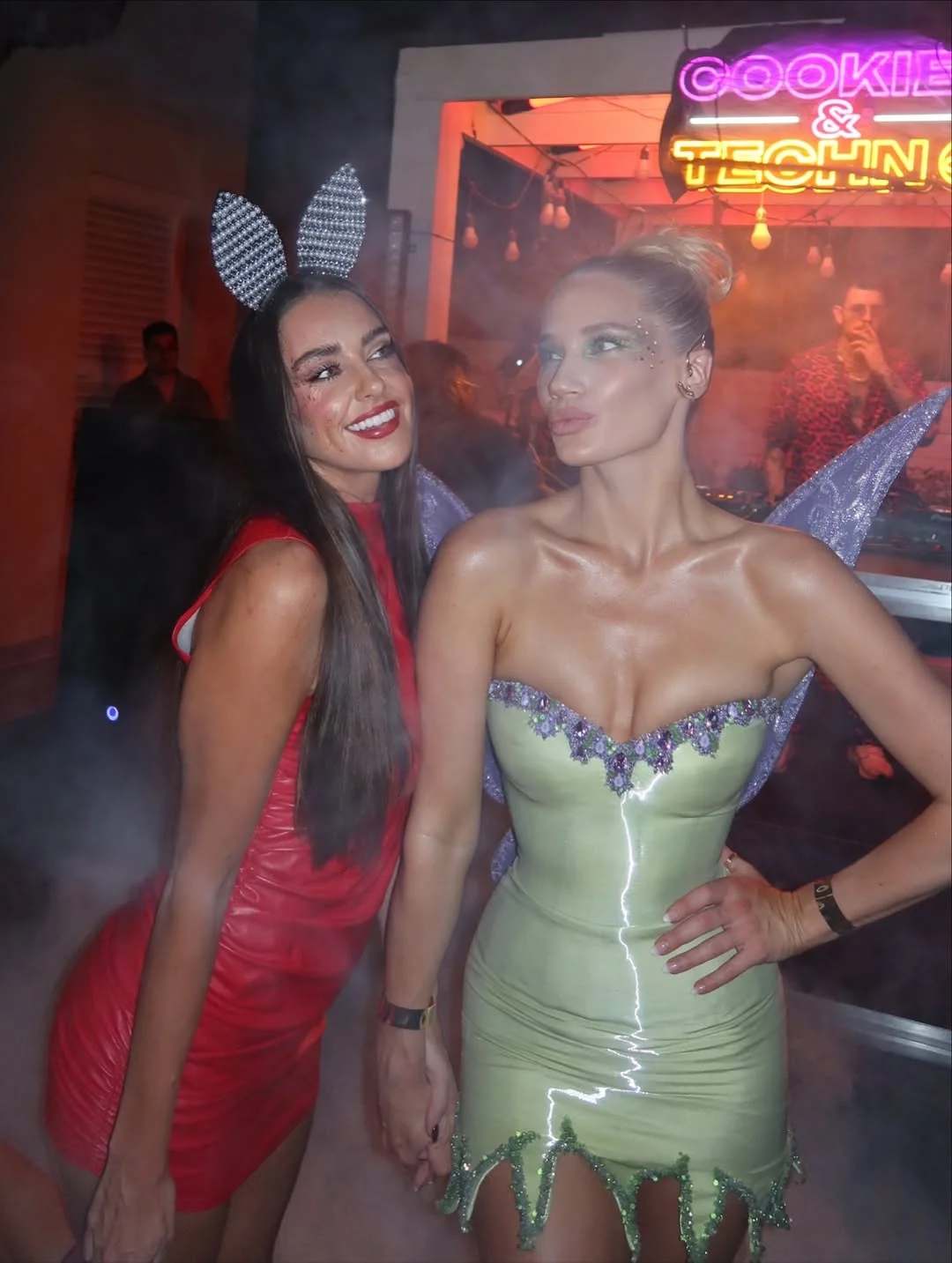 فستان قصير خيالي لامع أخضر ليموني بدون حمالات خط عنق على شكل قلب بحاشية صدفي ترتر لهجات نادي نسائي لامع