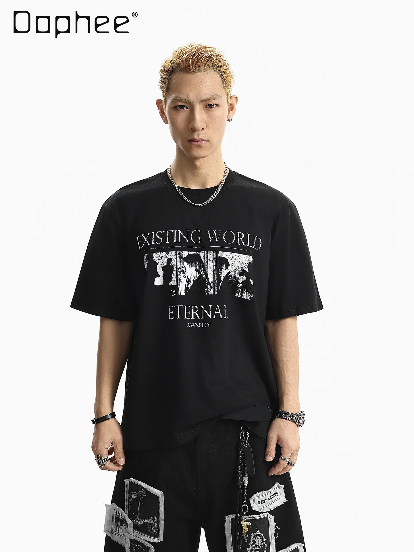 

Летняя новинка: мужская футболка в американском уличном стиле с принтом персонажей и букв, свободного кроя, с круглым вырезом и коротким рукавом.