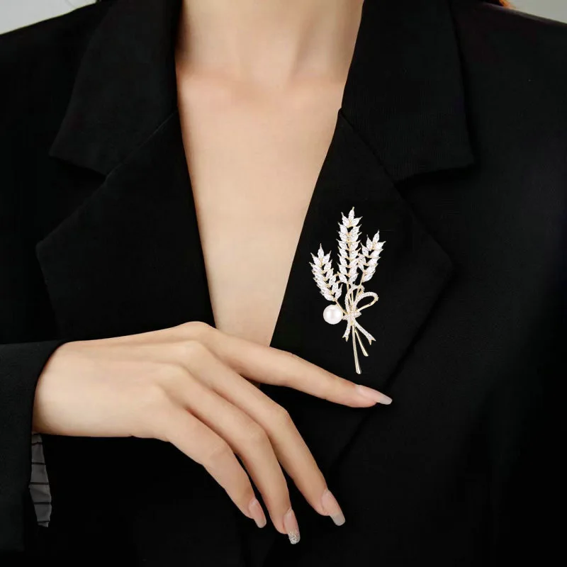 High-end Natural Freshwater Pearl Wheat Spike Brooch Luxurious Zircon Brooch Exquisite Suit Jacket Cardigan Pin Accessory view 4