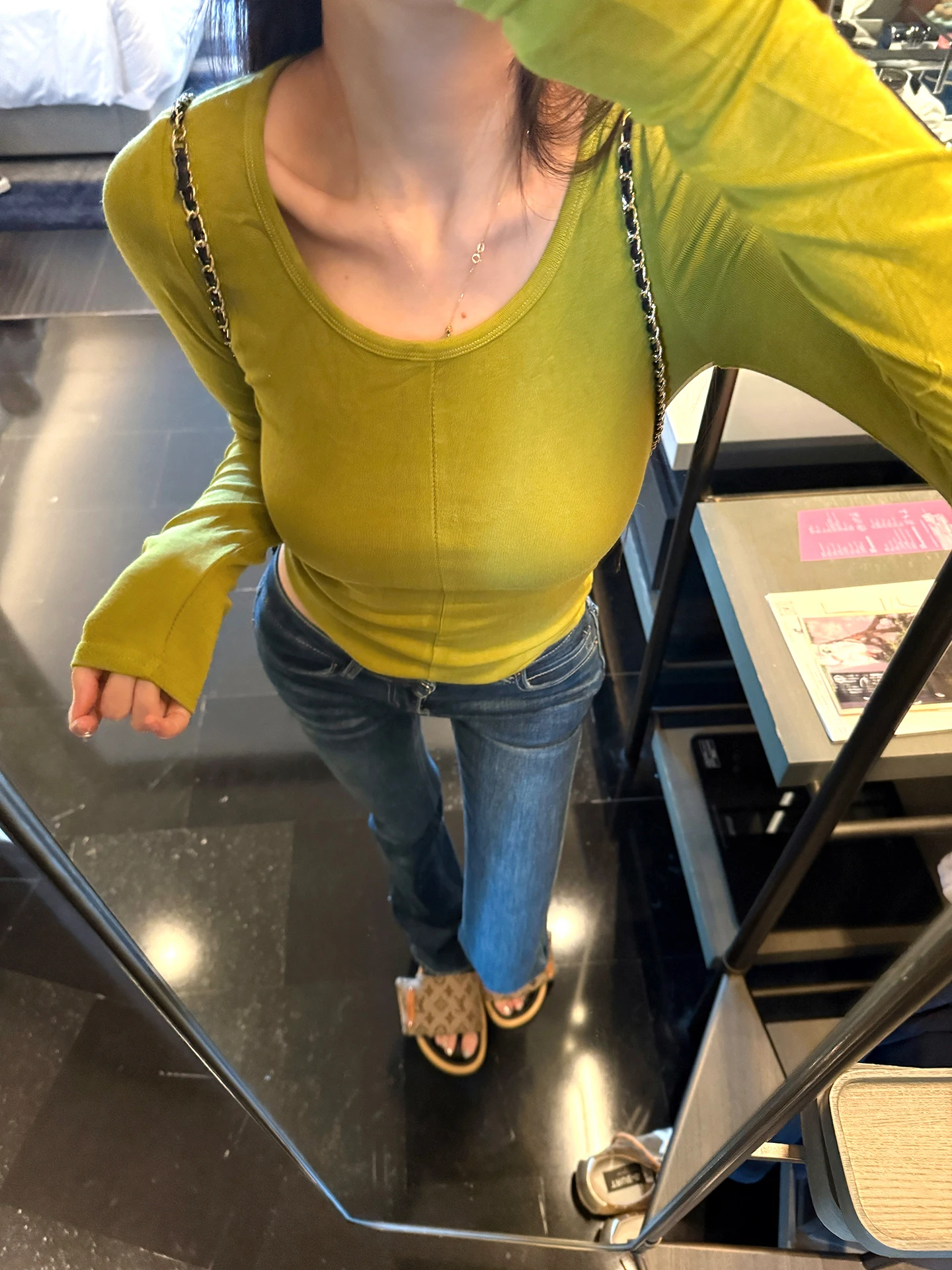 

Женская приталенная футболка Matou с длинным рукавом, повседневная, с U-образным вырезом, базовая, двухцветная, с дизайнерскими линиями, модная, из хлопка