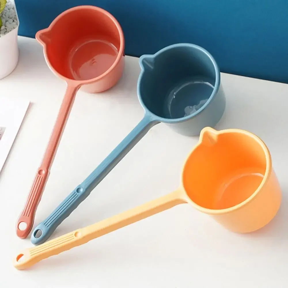 

Plastic Long Handle Water Scoops Non-slip Handle Deepened Kitchen Water Spoon Thickened Washing Ladle Watering Flower