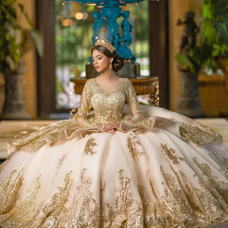 

Платья для квинсеаньеры цвета шампань с длинными рукавами, золотистым блеском, кристаллами, многослойной отделкой, длинным шлейфом, Vestido De 15 Quinceanera, на заказ