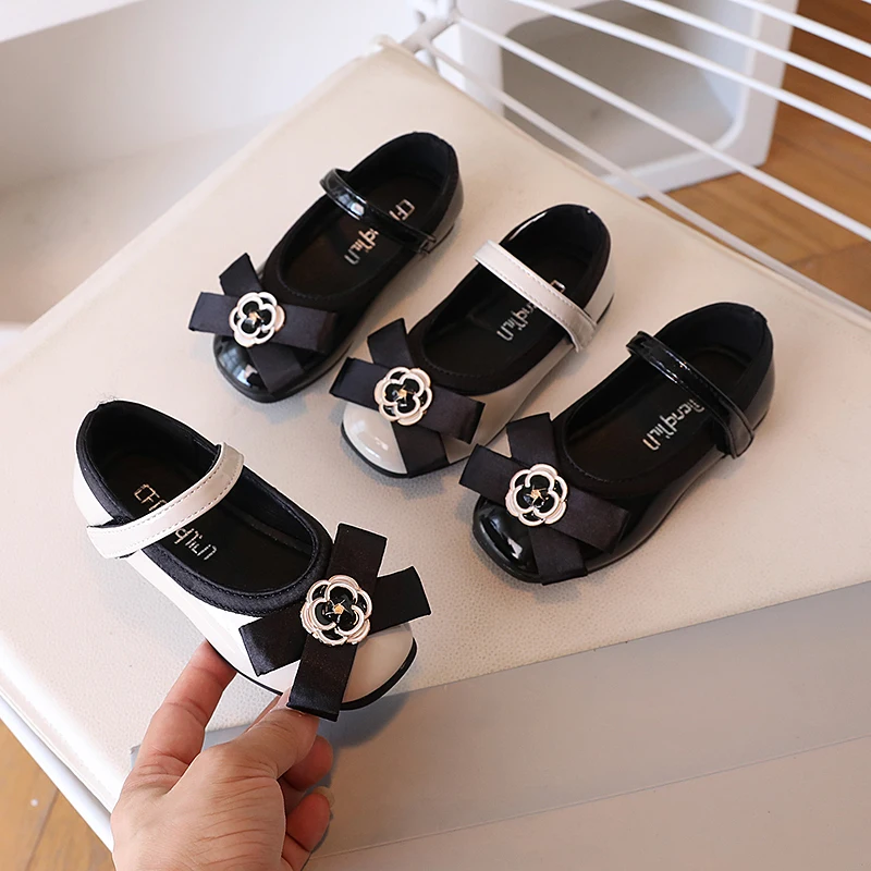

2025 Autumn Children Leather Shoes for Girls Fashion Princess Style Soft Bottom Chic Bowtie for Wedding Party Versatile Shoes