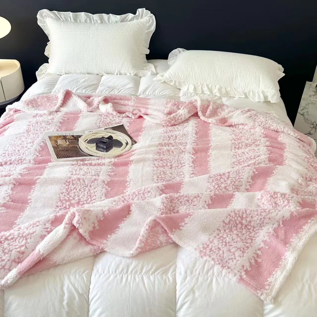 Cationic Jacquard Fleece Blanket, Cross-border Multi-functional Coral Fleece Blanket for Napping, Office Flannel Throw Blanket
