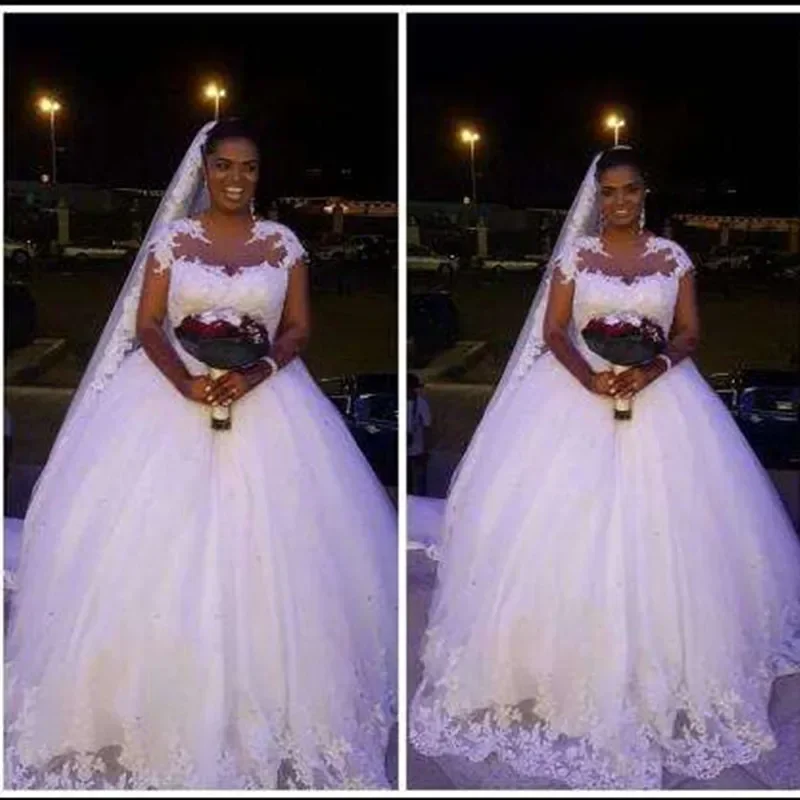 Maßgeschneiderte Garten-Spitzenapplikationen Brautkleider Sweep Zug mit Flügelärmeln Ballkleid Afrikanische Frauen Maßgeschneiderte Brautkleider