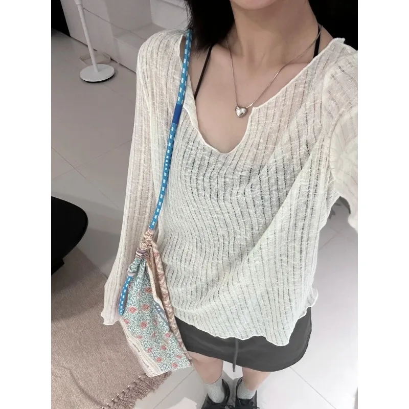 

2025 Lightweight sunscreen blouse for women V-neck loose slim T-shirt, long-sleeved textured pit top base shirt for women