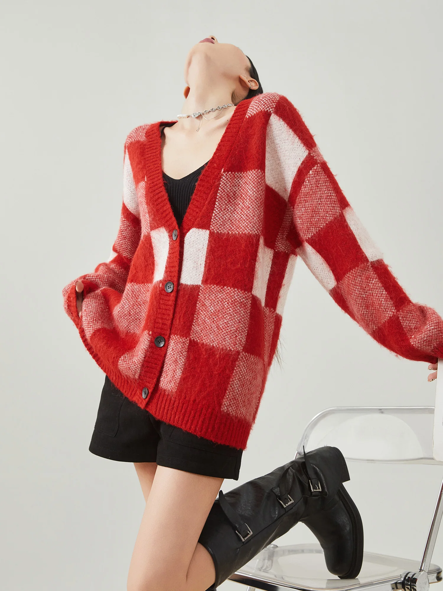 

Свободный вязаный кардиган с V-образным вырезом для женщин, повседневный, комфортный, в красную клетку, новогодний, модный, в стиле Lazy Sle