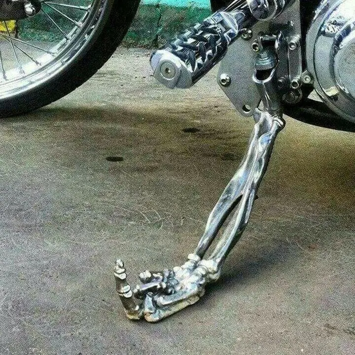 Alloy Funny and Challenging Creative Vertical Middle Finger  Metal Motorcycle Stand Motorcycle Kickstands Easy to Install