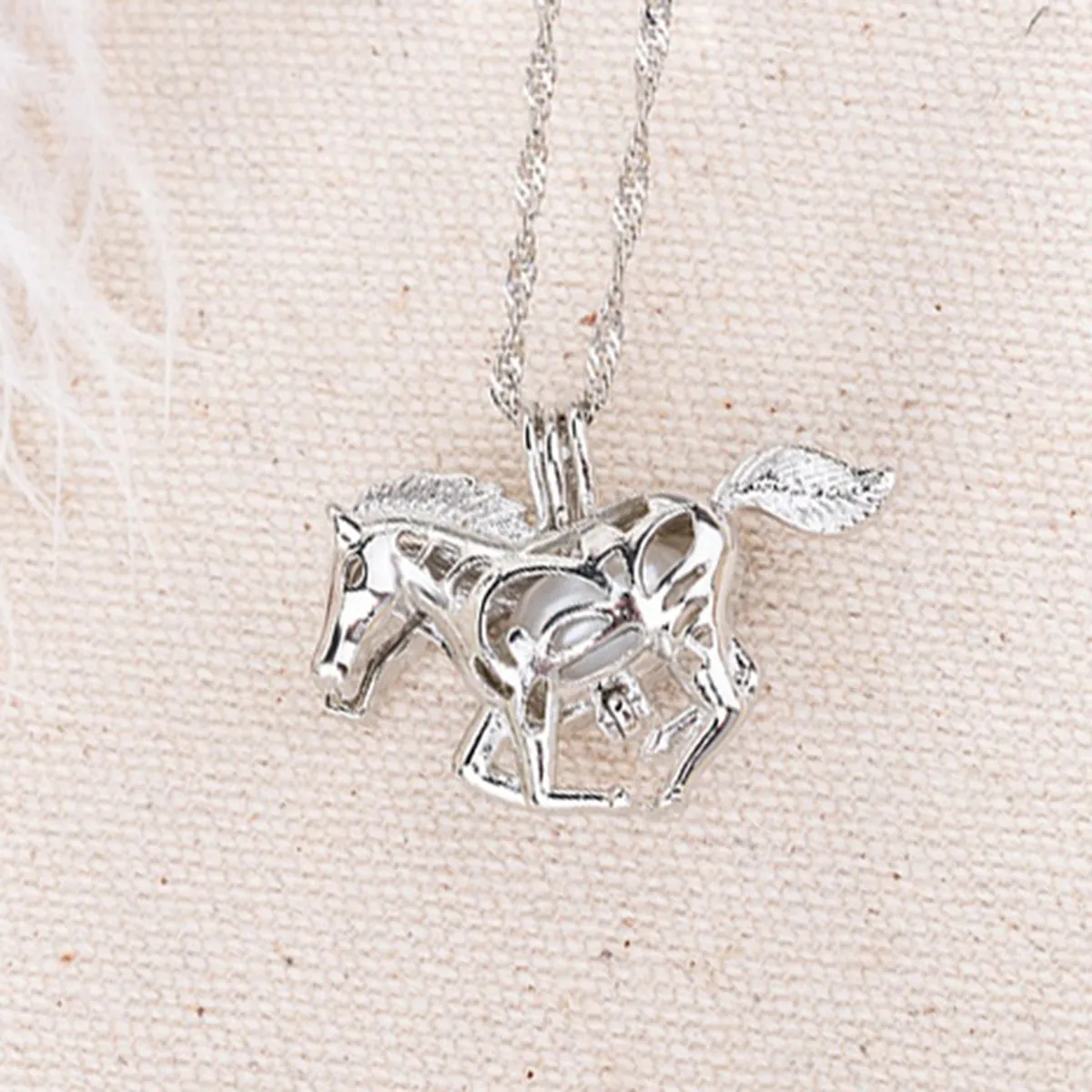 Premium Horse Shape Necklace Women Girls Elegant Fashion Pendant Jewelry Delicate Workmanship Gift for Mother's Day Birthday