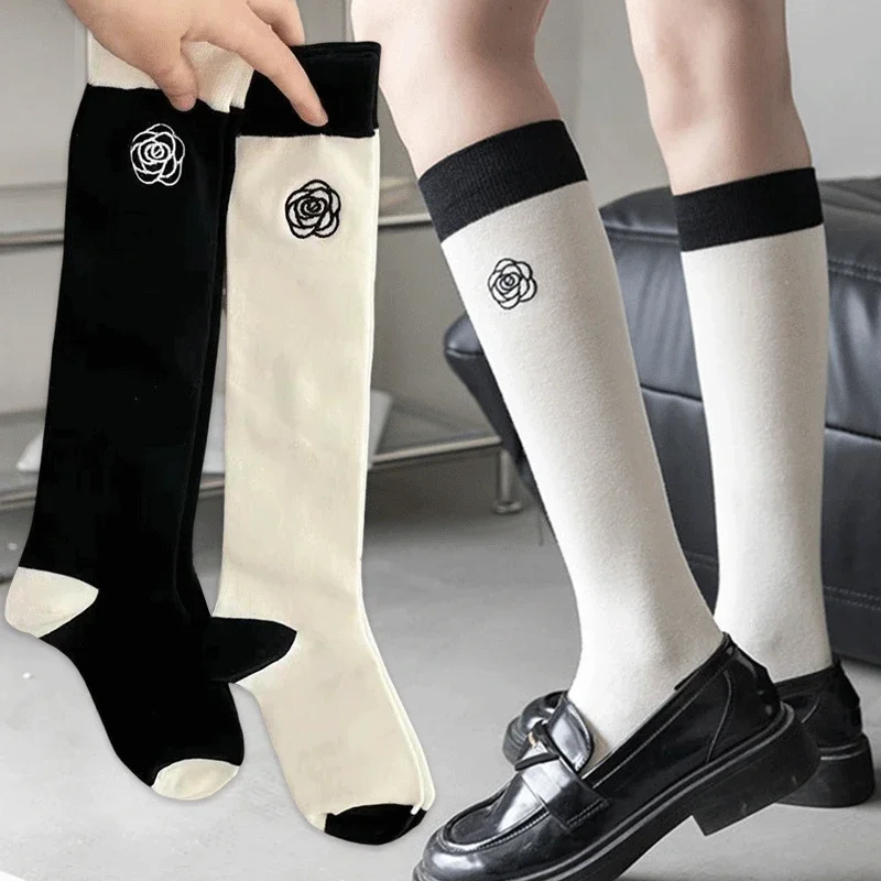 1/2 Paar schwarz weiß Kamelie Rose Socken Frühling Herbst jk hoch und dünn japanische lange Bein Socke High Tube warm niedlich Baumwolle Sox