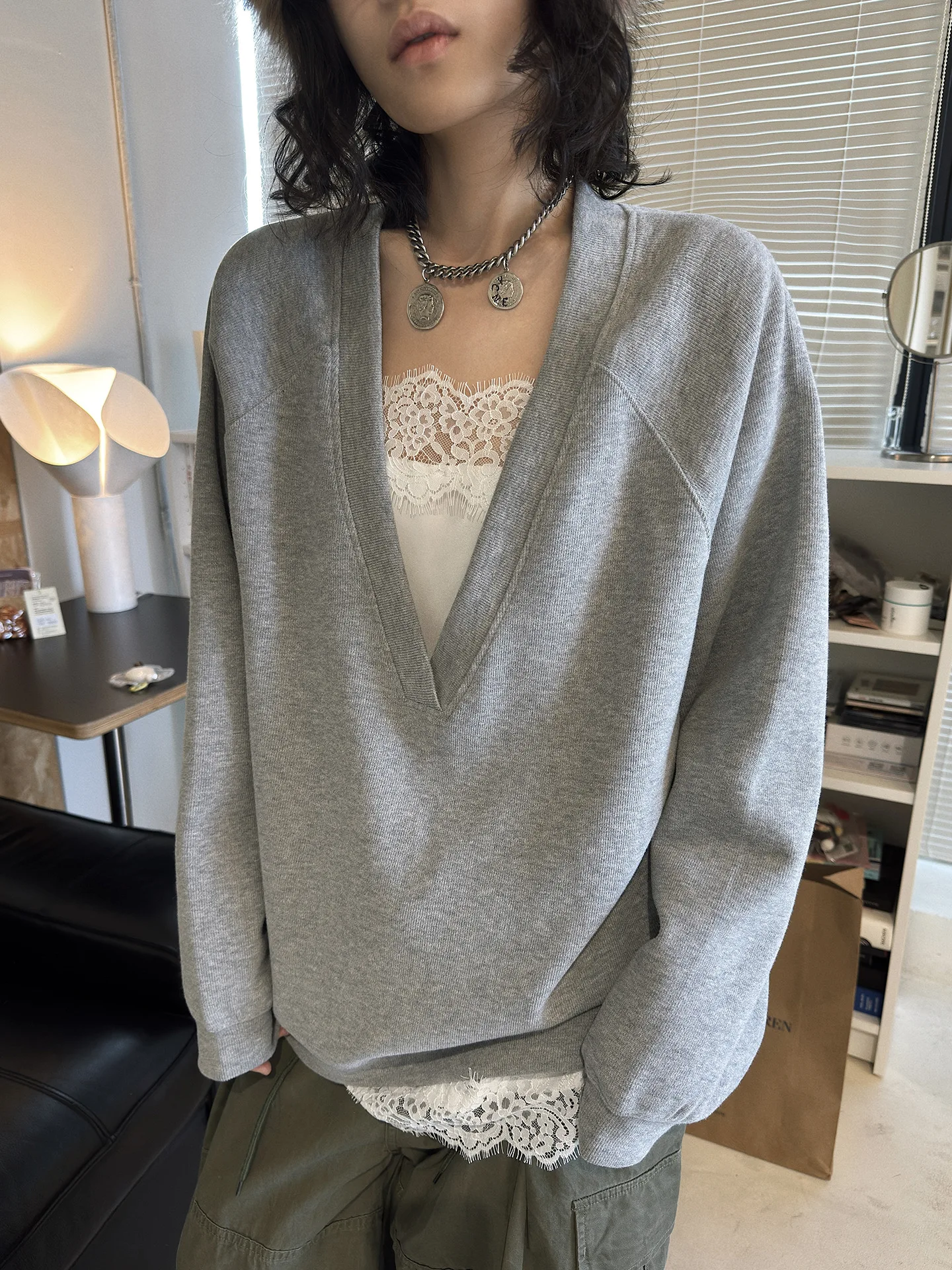 Spring new Korean style fashionable big V-neck with raglan sleeves, loose silhouette sportswear, loose top for women