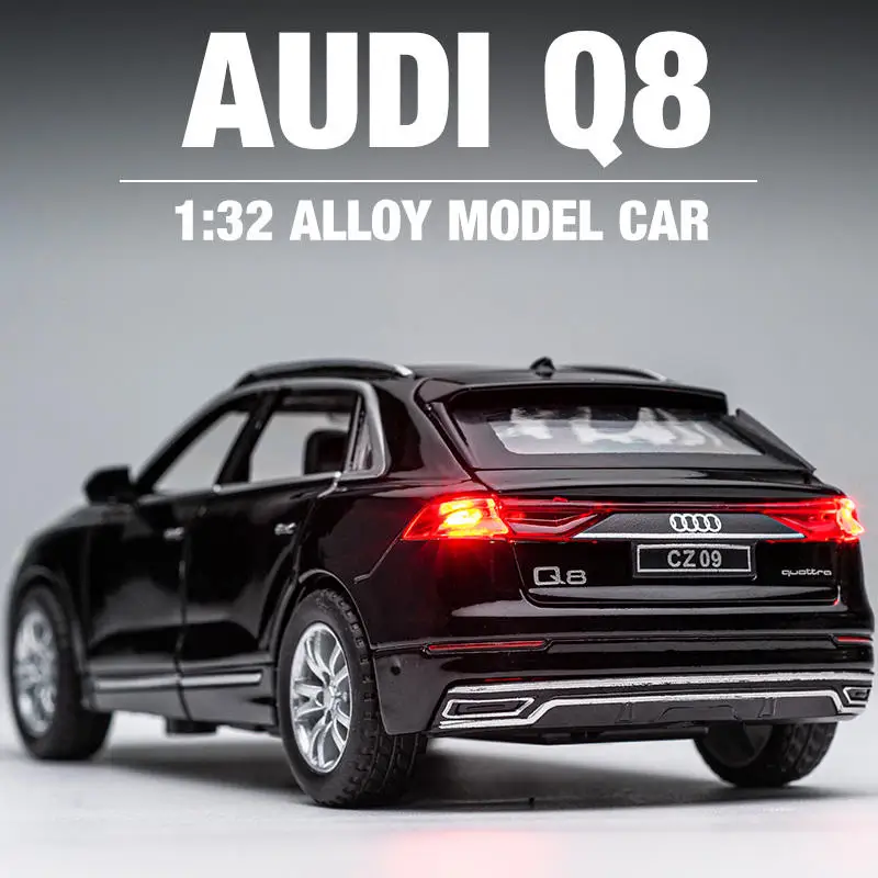 1:32 AUDI Q8 SUV Model Mobil Aloi Diecast Mainan Logam Kendaraan Model Mobil Simulasi Tinggi Suara Ringan Koleksi Hadiah Mainan Anak-anak