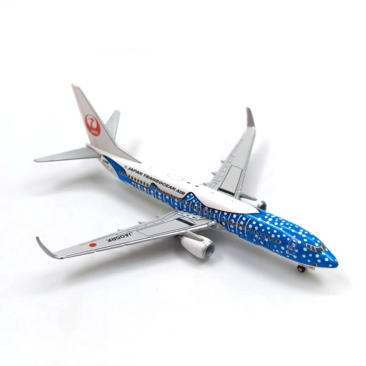

Литой под давлением масштаб 1:400 JAL Japan Airlines Boeing 737-800 пассажирский JA05RK синий кит окрашенный сплав модель самолета Коллекционная игрушка