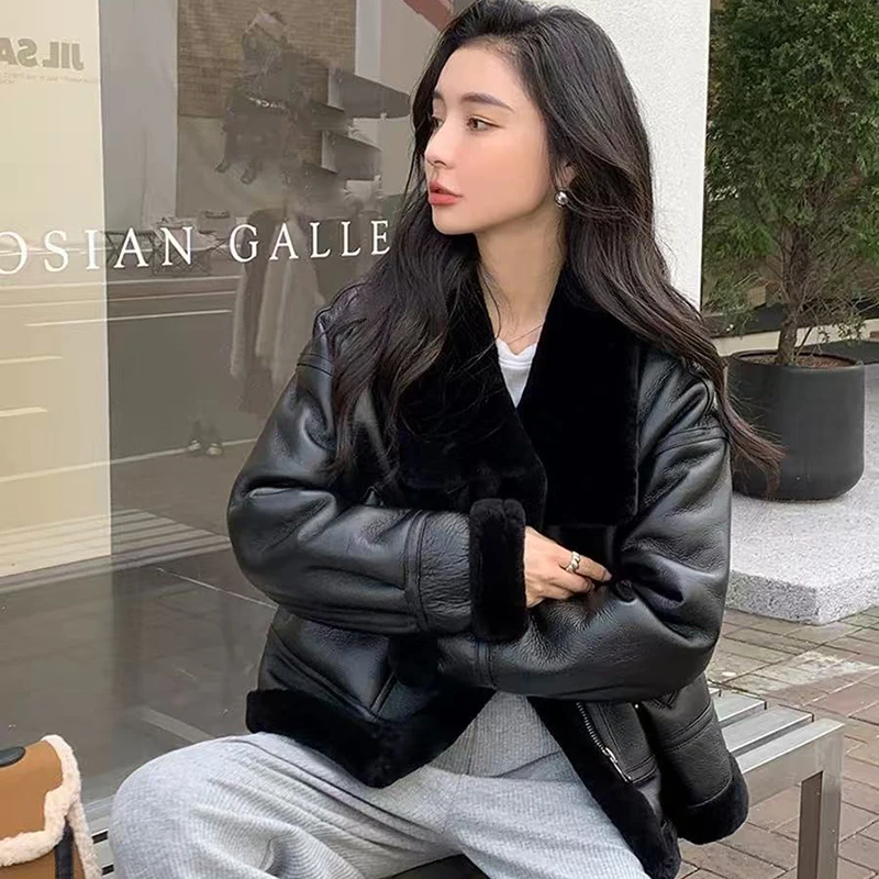 Winter Fur Coats Woman Black Lapel Zipper Loose Motorcycle Fashion Merino Wool Coat Leather and Fur Jacket Female Abrigos Mujer