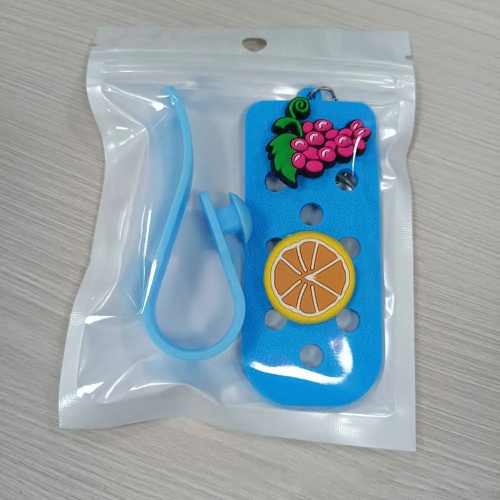 

5pcs New Multicolor Hooks Plastic 5.1 x 3.9 inches Beach Bags Hook 3.52 ounces Insert Key Holder Beach Bags