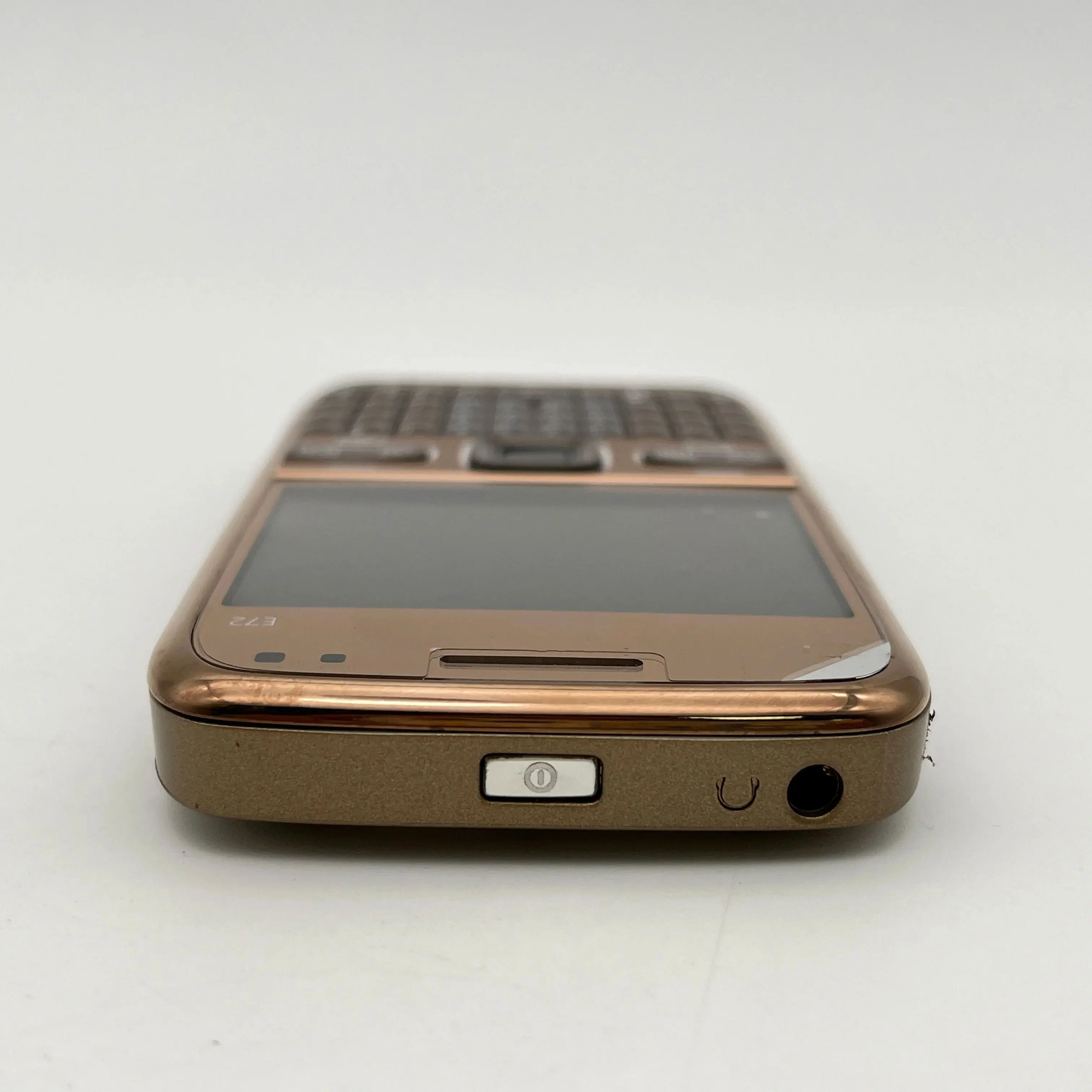 الأصلي مقفلة E72 شريحة واحدة بلوتوث 2.36 "1500mAh مكبر الصوت شحن سريع الهاتف المحمول في حالة جيدة