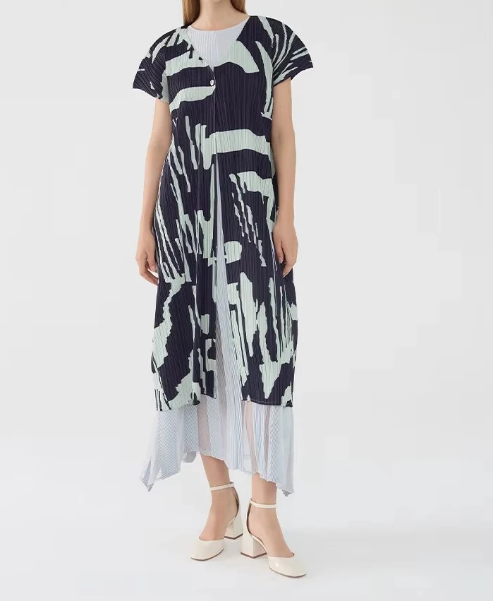 

Large Size Women Dress with V-neck Short Sleeved Geometric Pattern Original Design Comfortable Pleated Fabric Female Dress