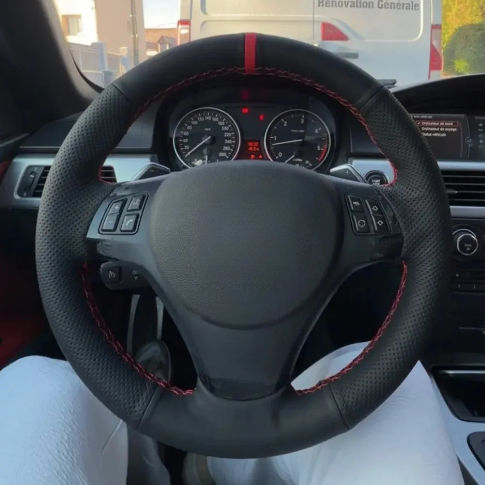 Maßgefertigter Auto-Lenkradbezug 320i 325i 330i 335i E87 120i 130i 120d Rutschfester Handgenähter Lenkradüberzug für BMW E90