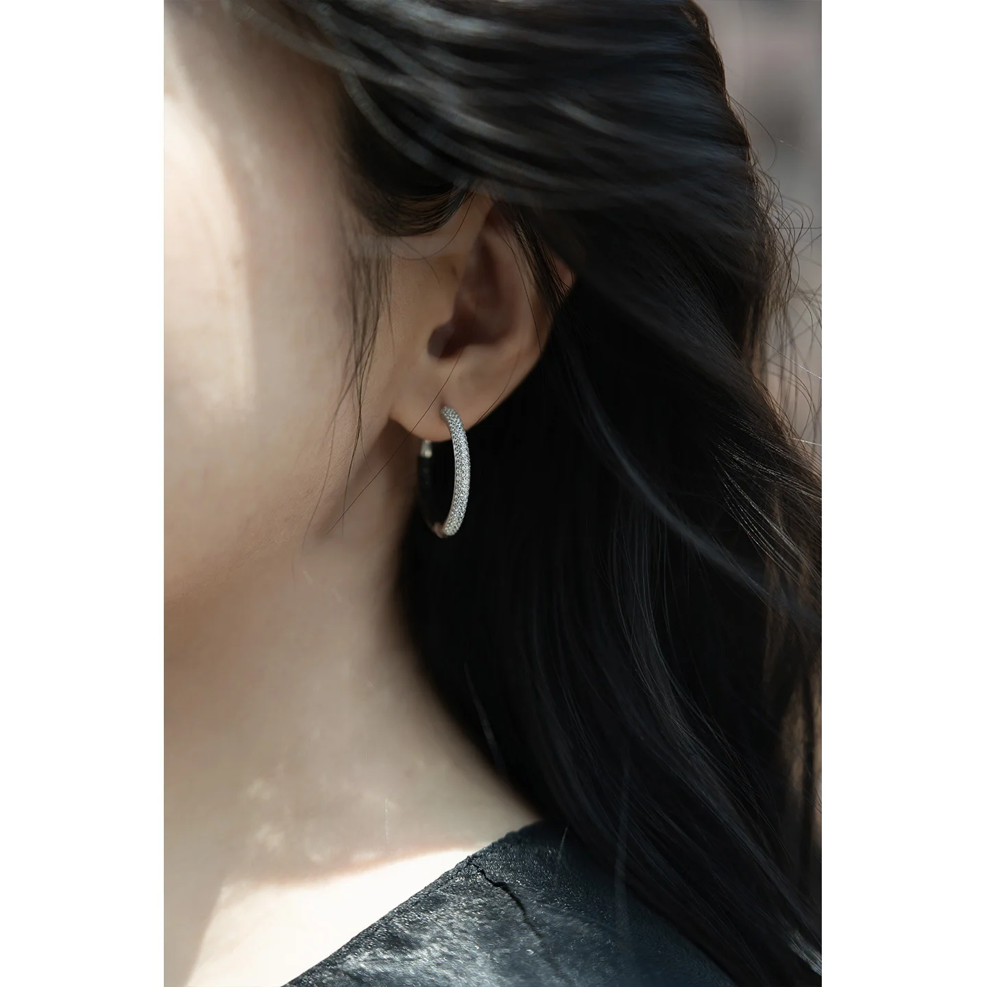 Elegantes Pendientes de Plata 925 con Diseño de Círculo Pequeño y Circonita Incrustada, Accesorio de Moda para Mujer