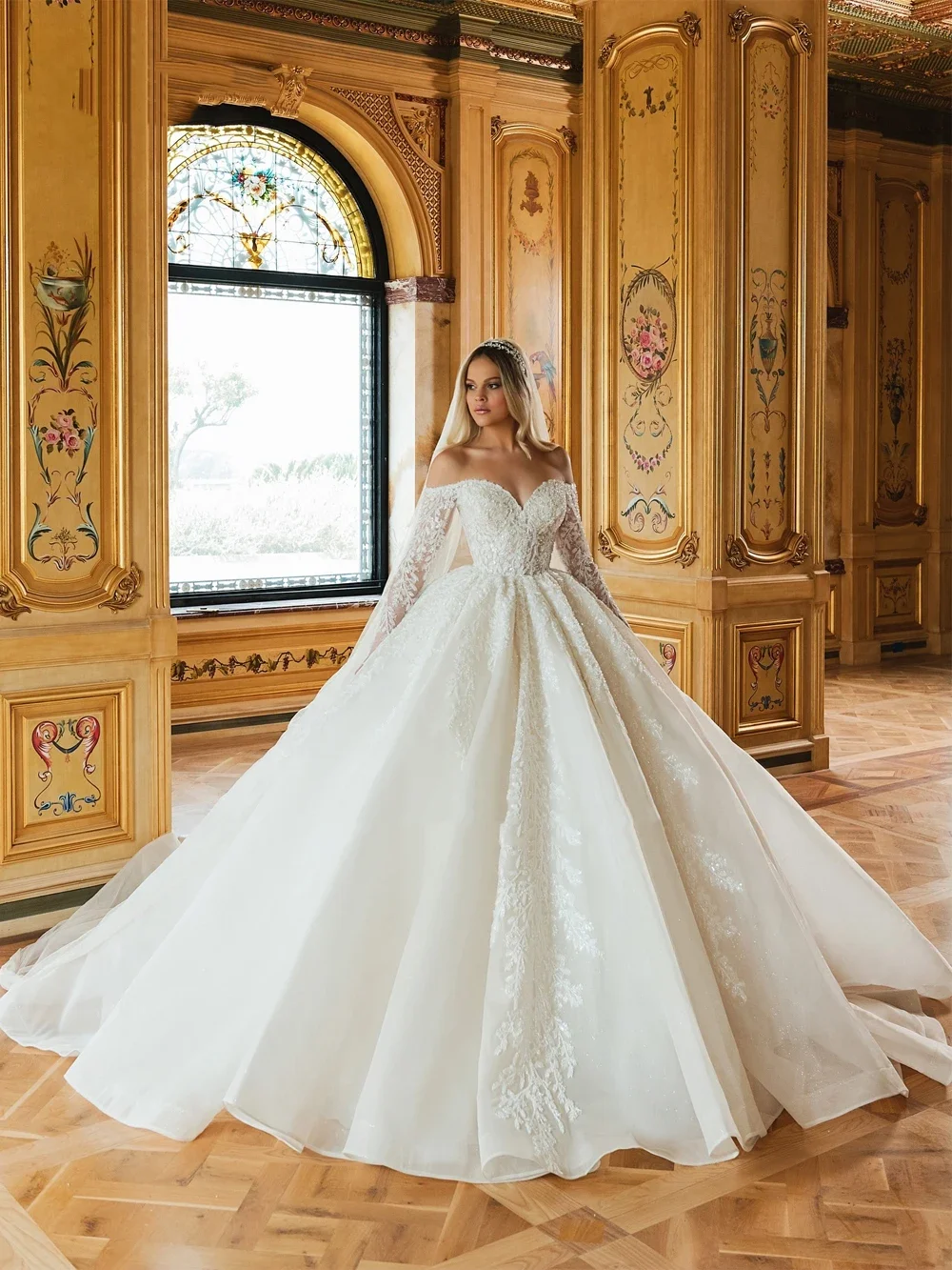 تخصيص إثارة الديكور اللؤلؤ الكرة ثوب الأميرة فساتين الزفاف قبالة الكتف كامل الأكمام الدانتيل قطار المحكمة أثواب الزفاف