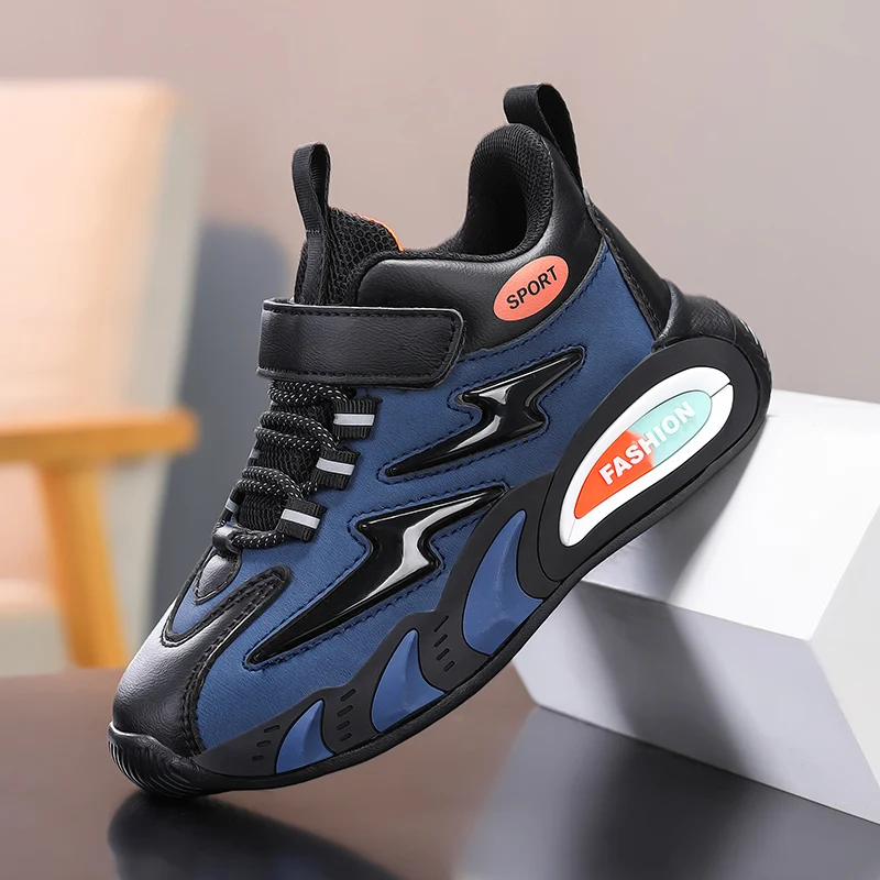 A pair of children's practical training sneakers, adjustable hook and loop design, comfortable fit for all‑day wear, FED‑805