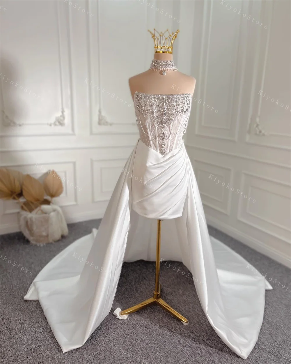 Tokyo Customized White Strapless Wedding Dresses Sleeveless Back Zip Bridal Gowns 2025 Elegant Detachable Train Wedding Gowns