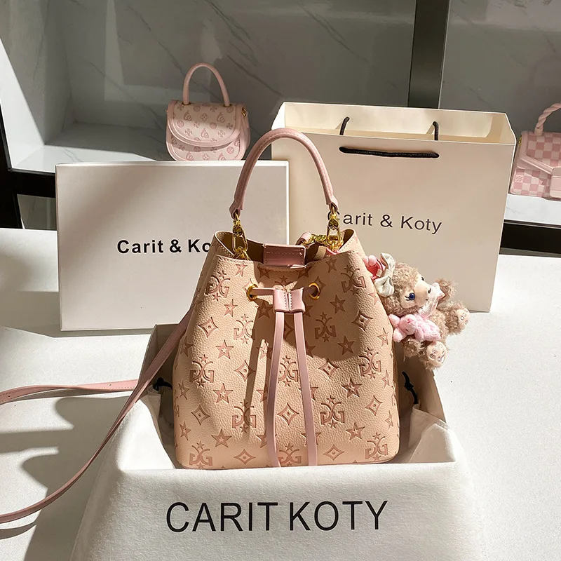 sac-a-langer-elegant-et-tendance-de-style-parisien-pour-femme-sac-a-main-chic-en-cuir-sac-bandouliere-de-createur-style-vintage-minimaliste-grand-sac-fourre-tout