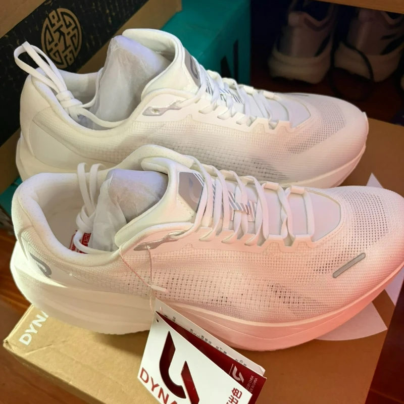2026 Hot Sale Run Sport Shoe Man Breathable Running Shoes For Women Soft Bottom Training Shoes Couples Designer Sneakers