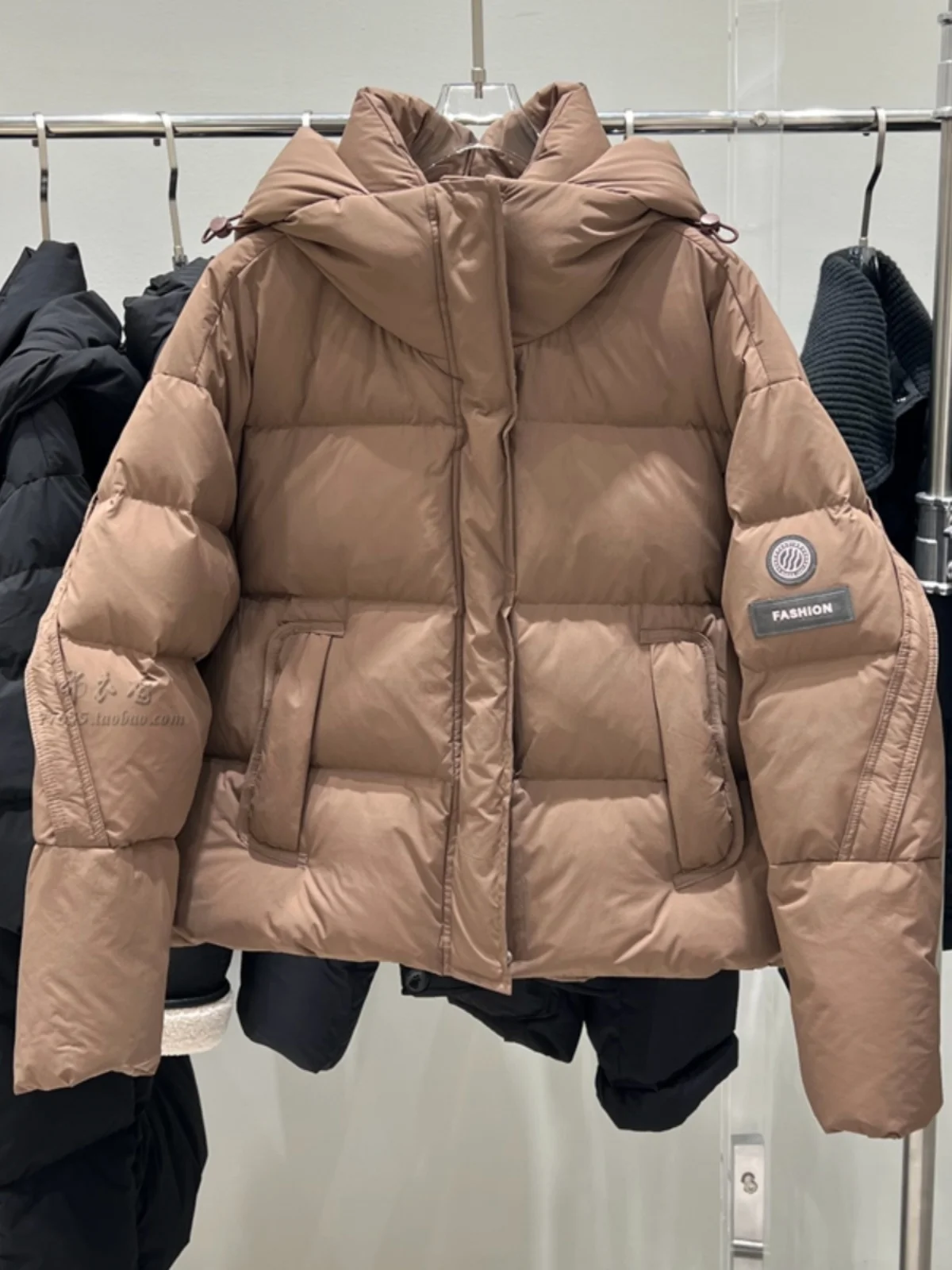 

Корейская короткая пуховая куртка для женщин, модная утепленная куртка-пуховик, белая, с пуховым наполнителем, теплая, из нейлона с эффектом памяти, Зима 2025