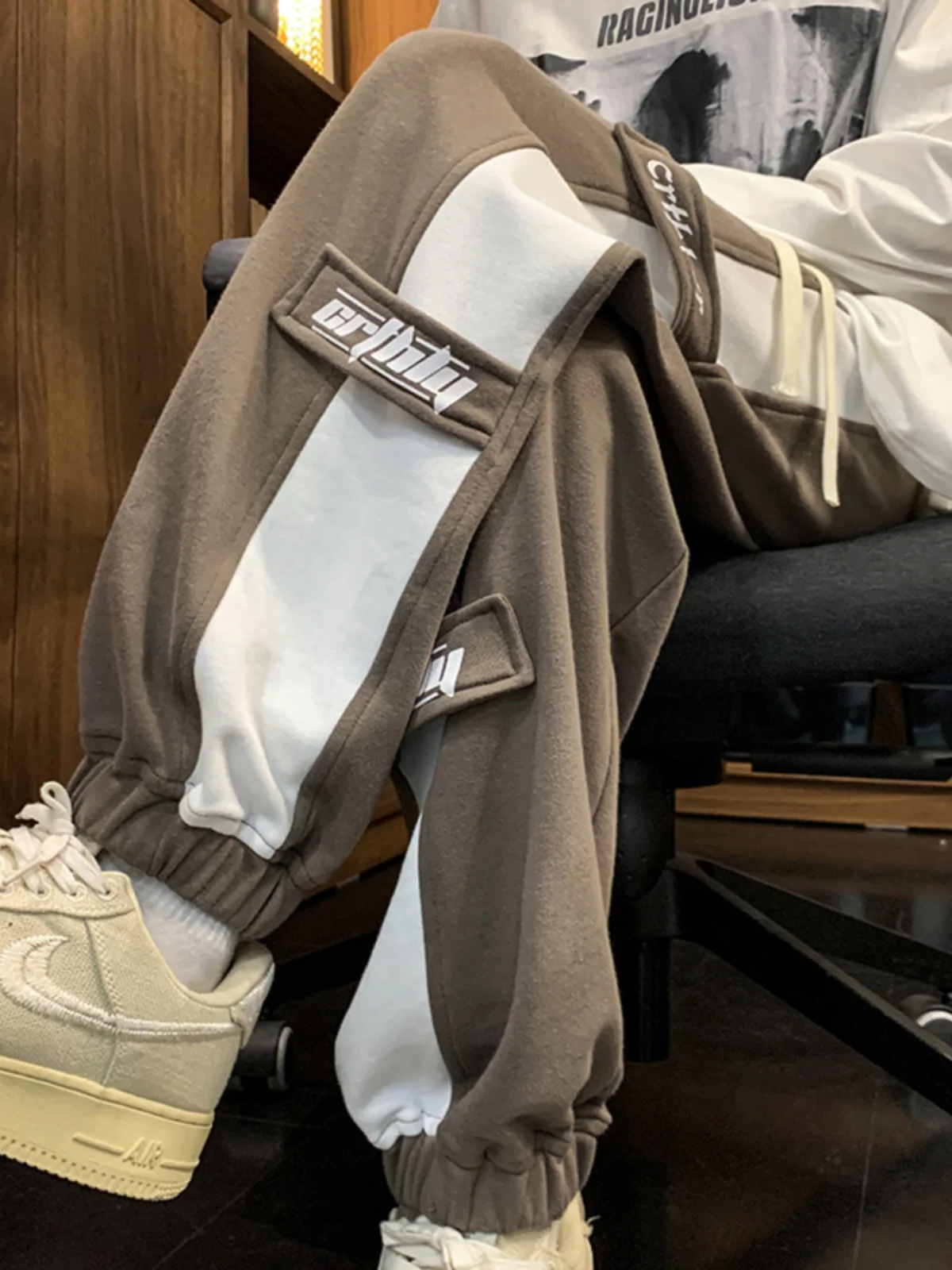 

Мужские спортивные штаны в стиле хип-хоп, летние коричневые прямые спортивные брюки с манжетами в стиле ретро, модные свободные молодежные летние брюки