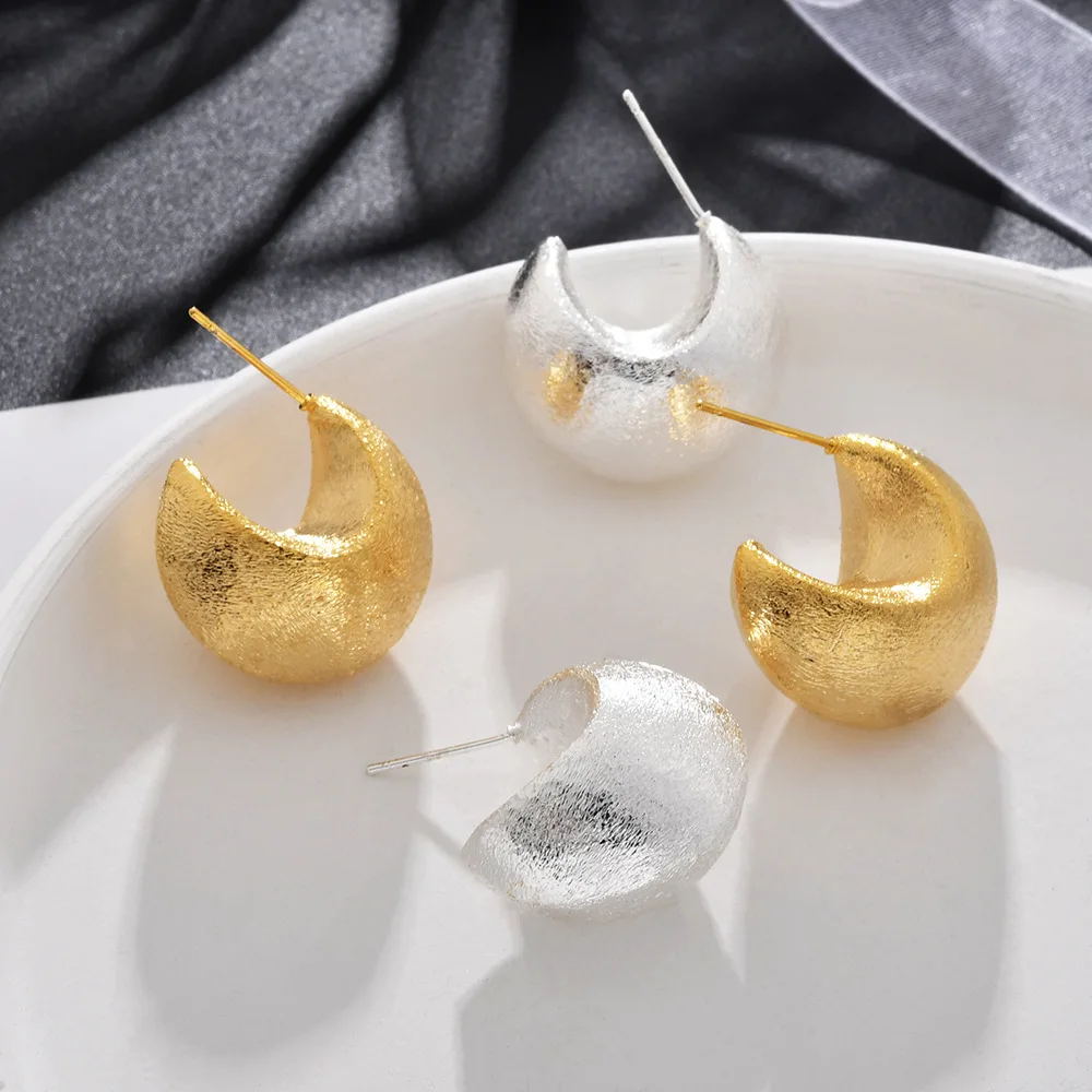 Frosted brushed hollow semicircular C-shaped stud earrings have a cold texture and a high sense of style. Personalized earrings