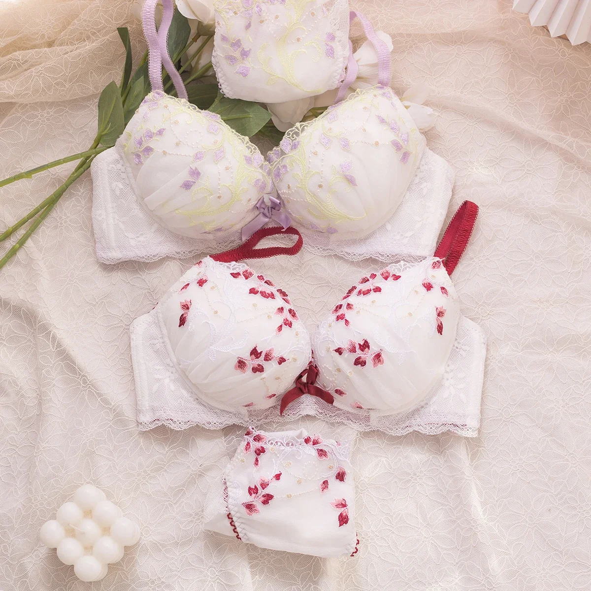 Set di biancheria intima per ragazze dolci e adorabili, sezione sottile di seni grandi, mostra un piccolo anello in acciaio raccolto, reggiseno da donna, lingerie floreale