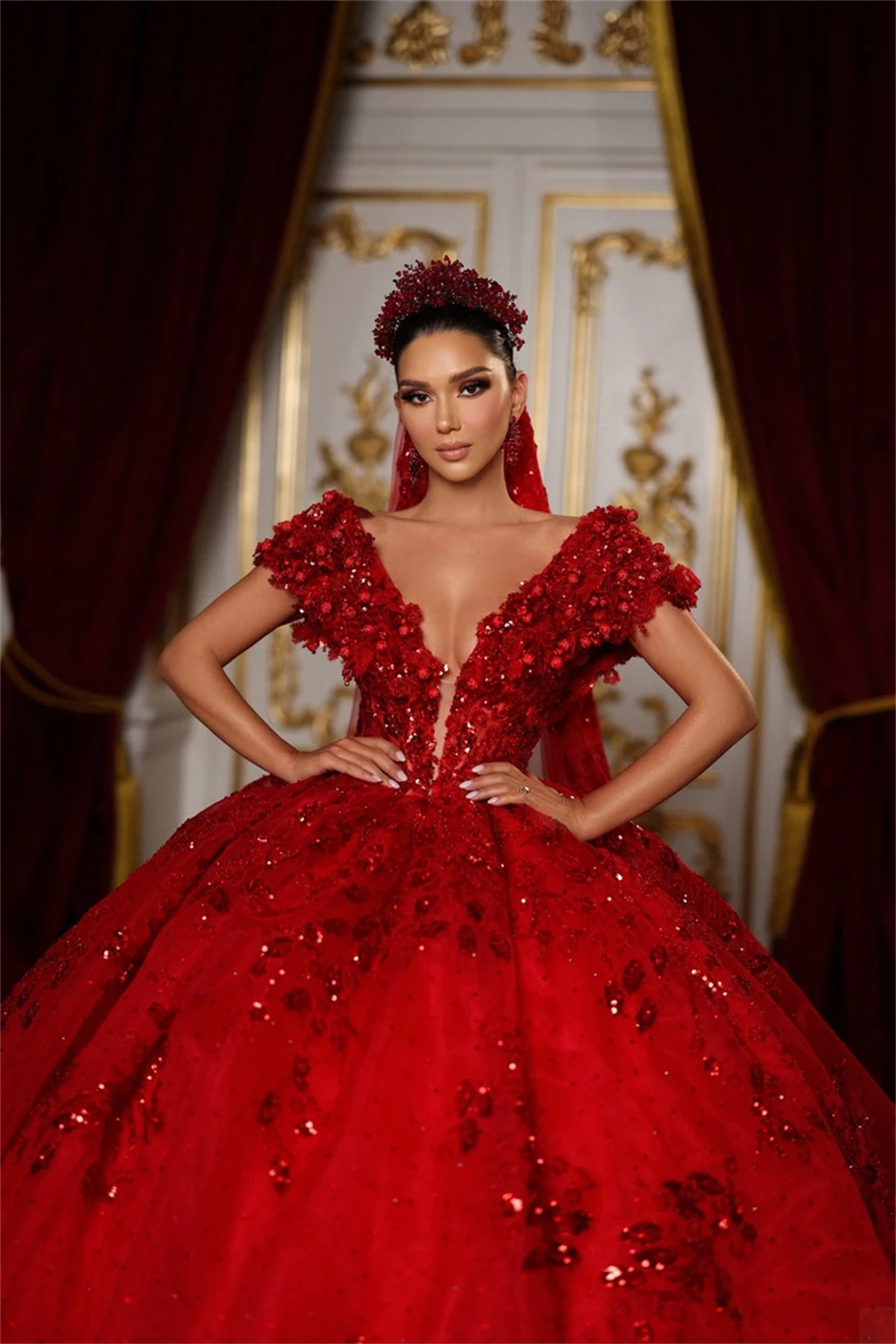 Vestido de novia rojo Vintage con escote en V, apliques de encaje, flores