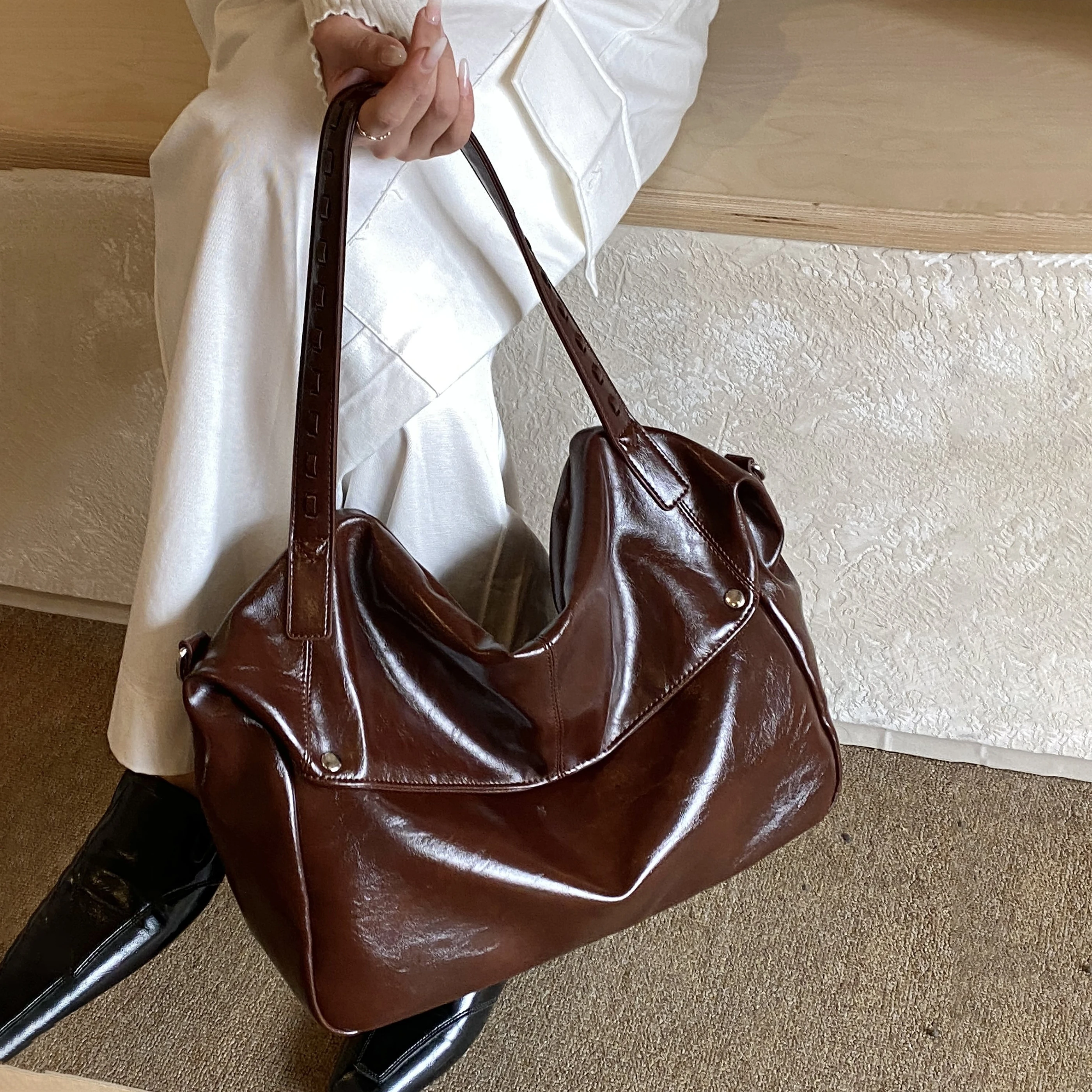 

Simple Large Capacity Tote Bag Women's Solid Color Traveling Shoulder Pack Casual Commuting Soft PU Leather Crossbody Bags