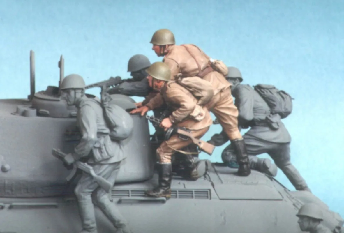 

1/35 Resin Figure Model Kit Historical Military Soviet Infantry 2 People Unassembled and Unpainted Free Shipping Miniature Toys