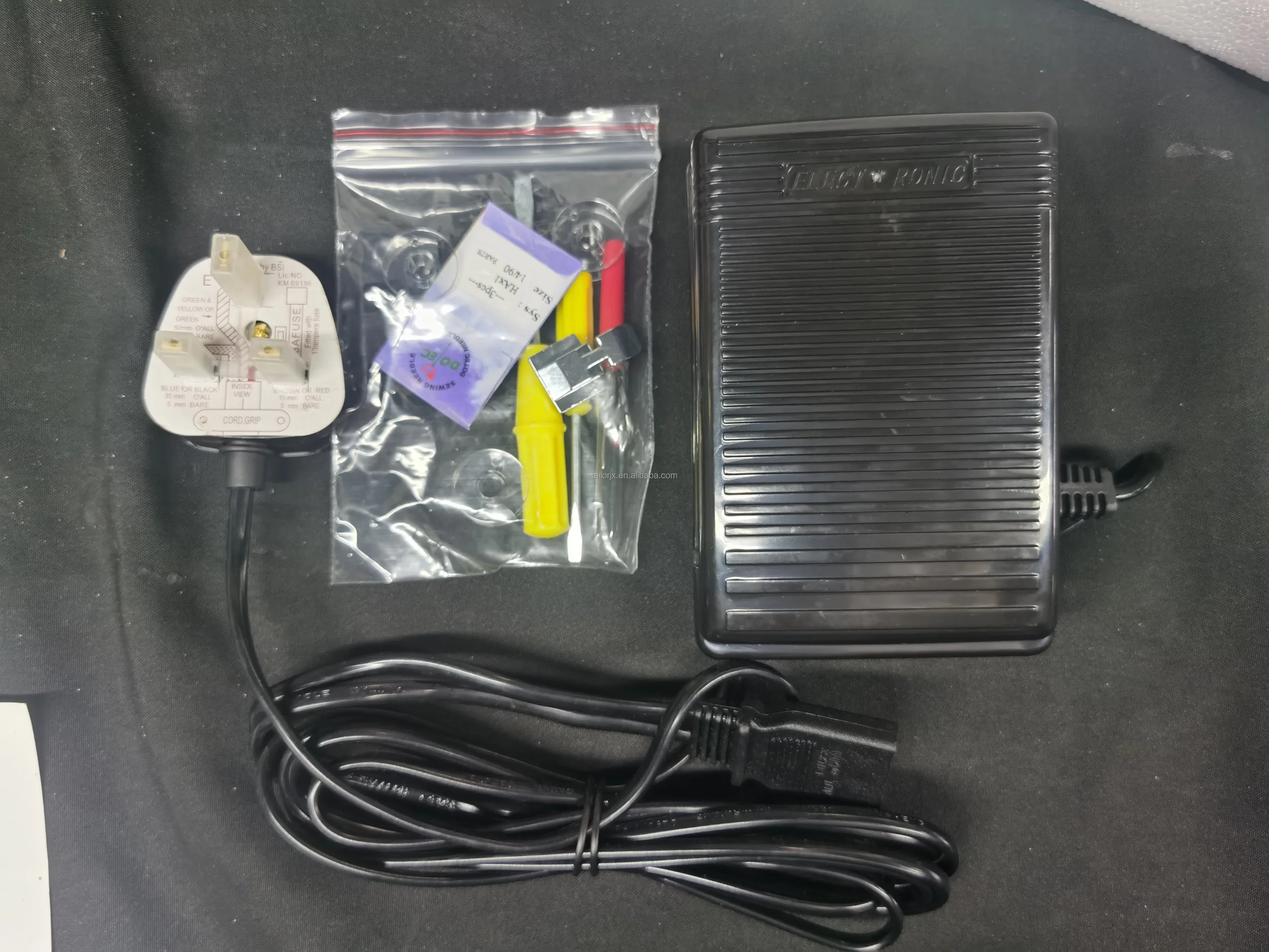 ماكينة خياطة منزلية متينة متعددة الوظائف مكونة من 24 غرزة مع غطاء بلاستيكي من الألومنيوم لخياطة المنزل بجودة جيدة 6224