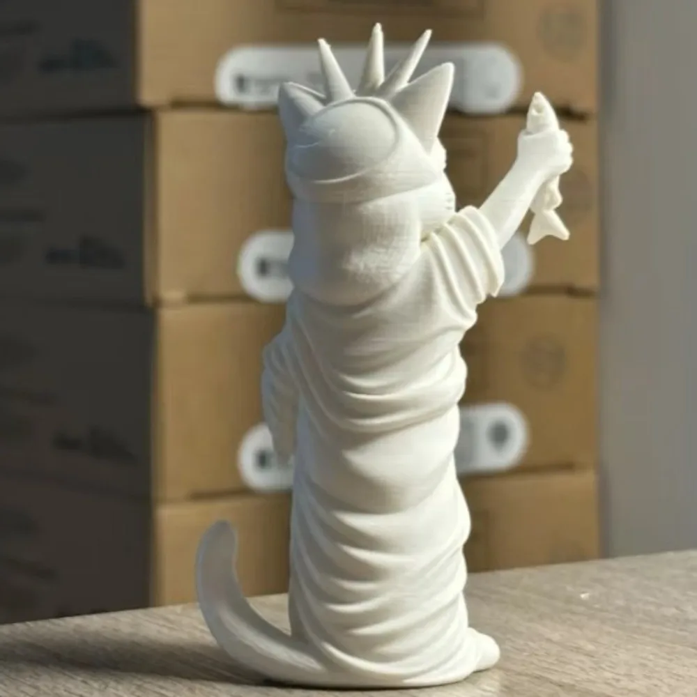 Novelty 3D Printed Liberty Cat Statue Creative Plastic Cat Wearing Crown Sculpture Funny Fish Holding Cat Figurine Office