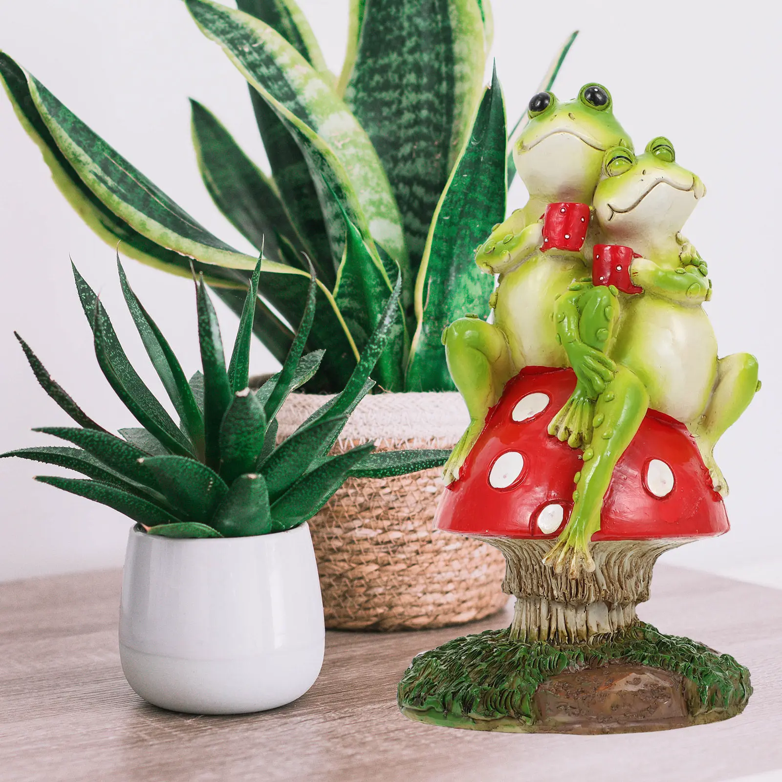 realistic-resin-couple-frogs-and-mushroom-ornament-set-colored-animal-shaped-adornment-for-kids-cognition-imagination-desktop