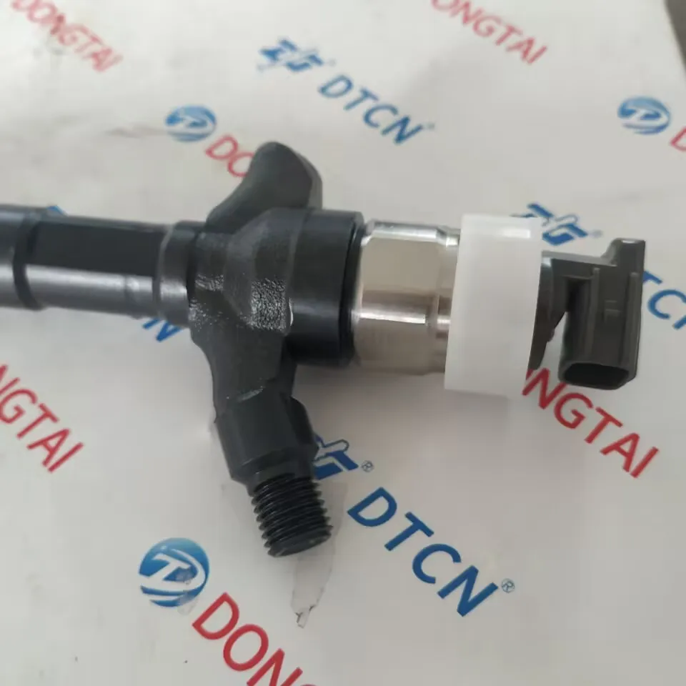 DEN-SO COMMON RAIL INJECTOR 23670-30340 For Den-so 1KD-FTV 2KD