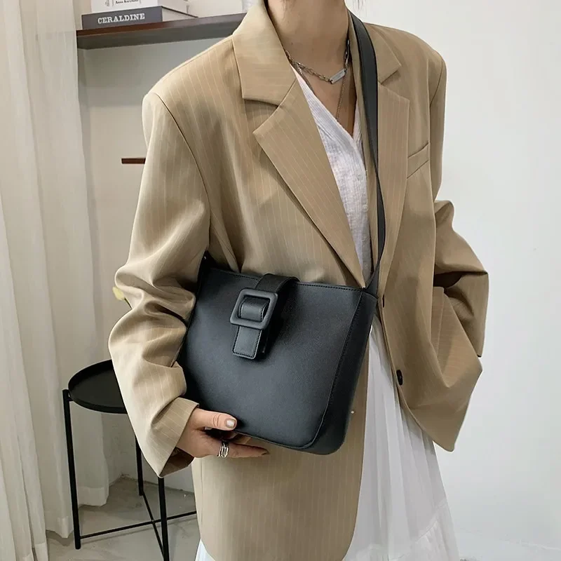 Borsa a tracolla semplice retrò per le donne Borse in pelle PU di lusso moda 2024 Nuove borse ascellari piccole di alta qualità portatili coreane