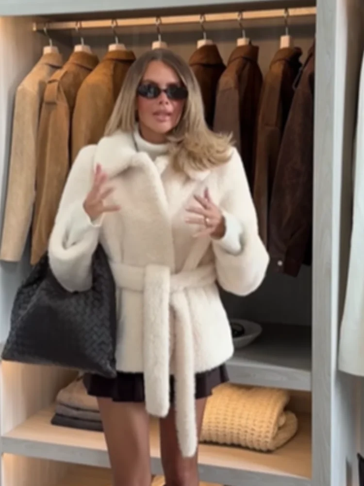 

Women Winter White Faxu Fur Coats Warm Fashion Long Sleeve Lapel Neck Lace Up Short Jackets 2025 Chic Lady High Street Outwears