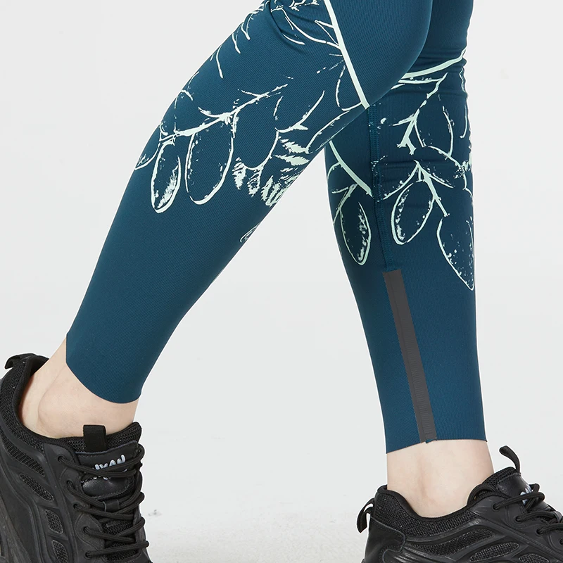 Under Armour Pantaloni da donna Auxetic Rush Best Q4 Cl Pantaloni sportivi Collant traspiranti Leggings casual Corsa Fitness Yoga Pantaloni lunghi 1367941-413