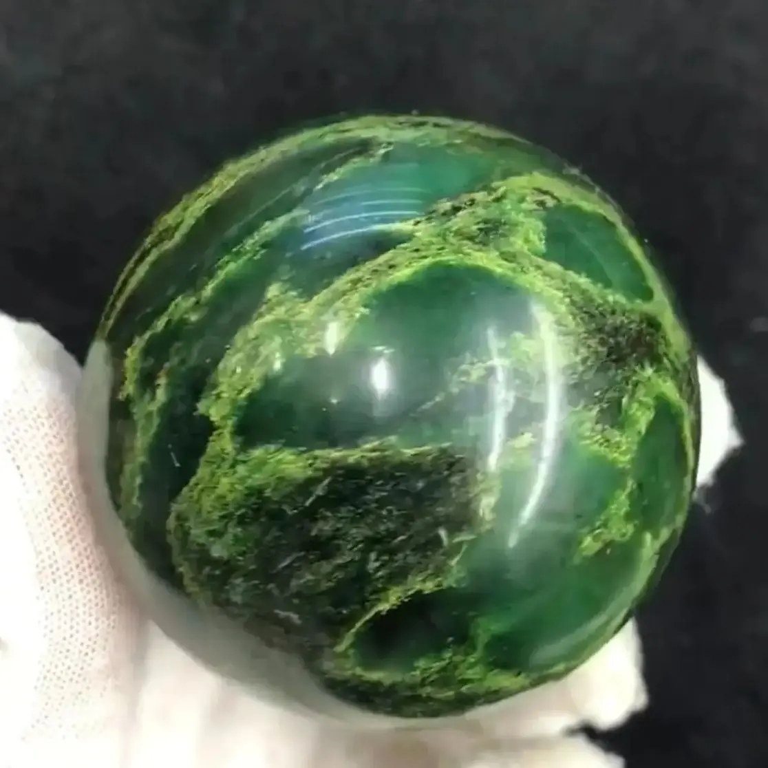 Natural Emerald Quartz Crystal Ball Rare Green Rock Gemstones Emeraude Mineral Sphere Collections Chakra Meditation Room Decor