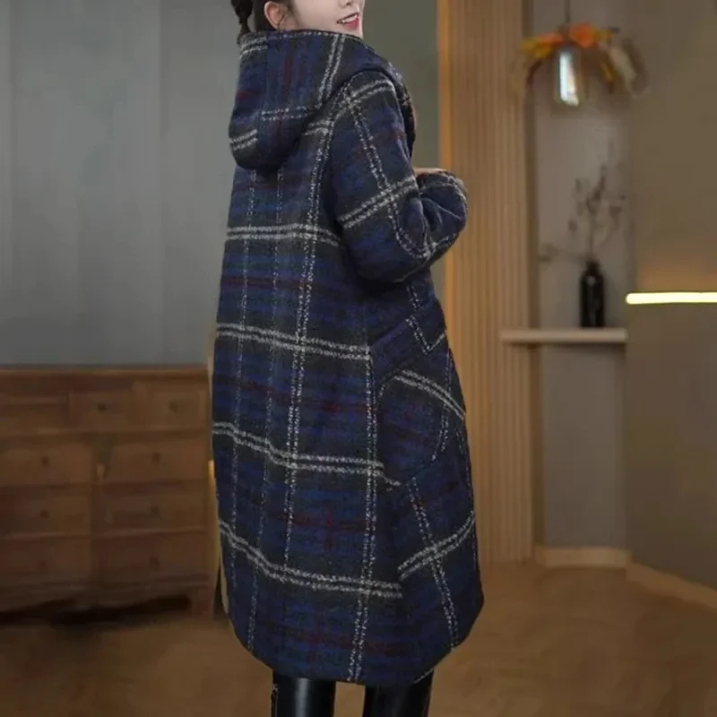 High End แฟชั่นผู้หญิงฤดูใบไม้ร่วงฤดูหนาวเสื้อขนสัตว์หญิงเดี่ยว Breasted Thicke ลายสก๊อตเสื้อขนสัตว์ยาว Windbreaker Q100