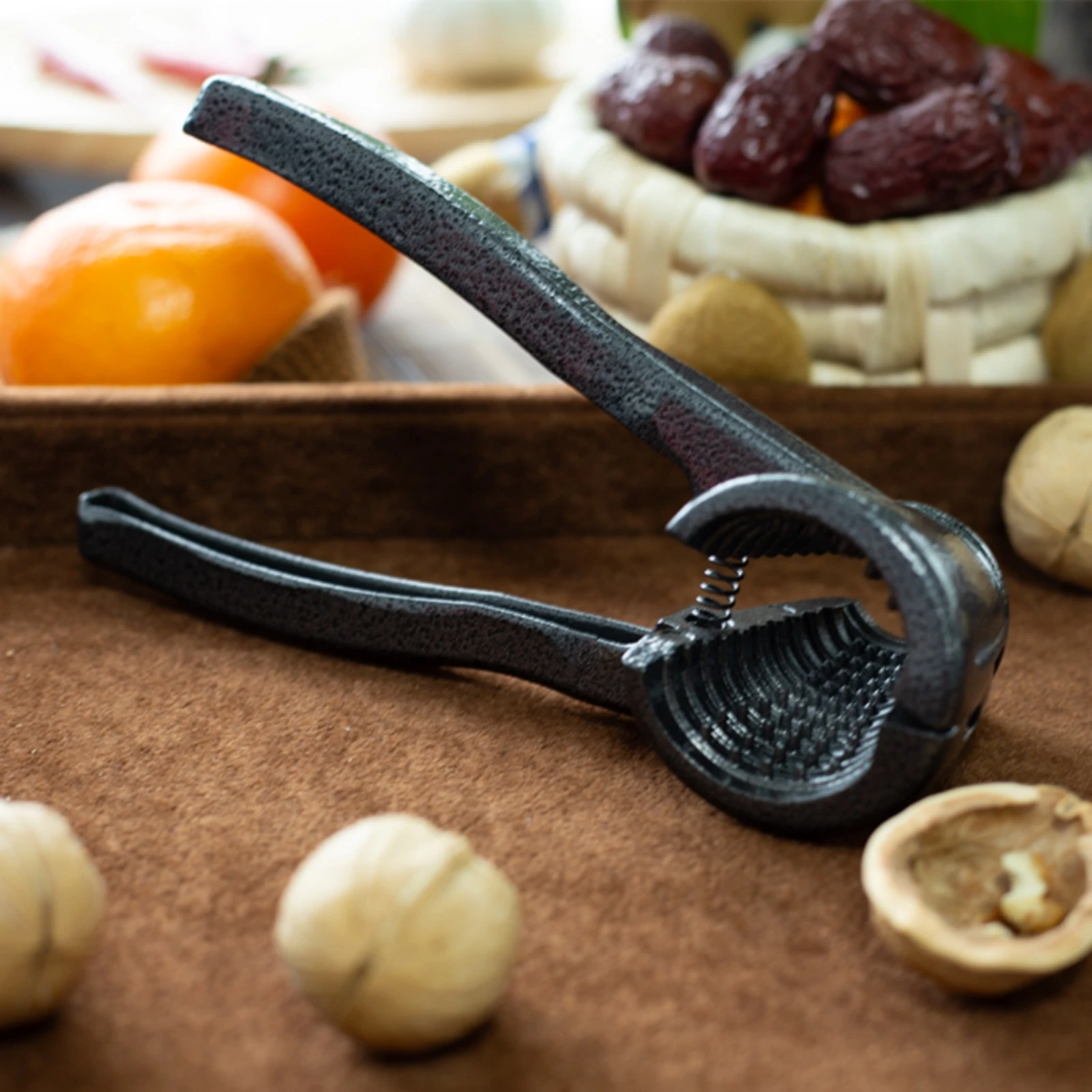 Picture 4: Manual Nutcracker Ribbed Cup Long-Handled Nutcracker Walnut Splitter Serrated Grip Kitchen Tool Textured Surface