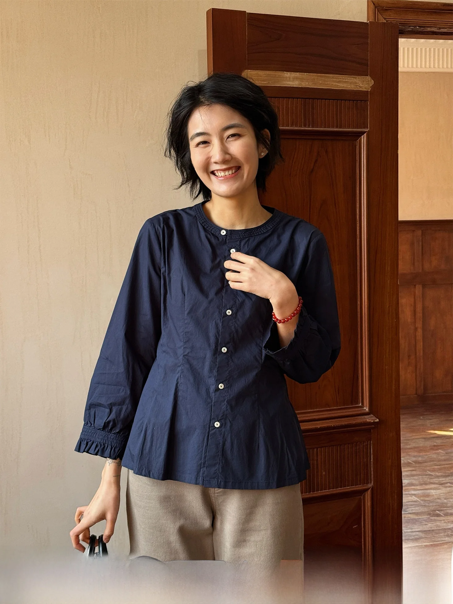 

Langqing Tong Pure Cotton Slim Fit Shirt Women's round Neck Long Sleeve Indigo Blue Spring 2026 Waist Cinching Cardigan