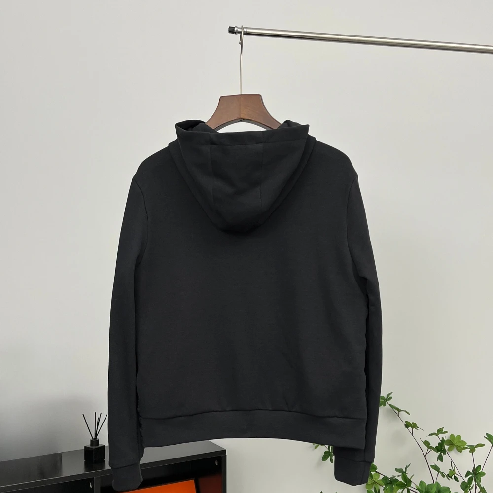 سترة رجالية فاخرة خفيفة الوزن وقصيرة من ريش البط معطف بقلنسوة من العلامة التجارية الشهيرة لفصل الشتاء تحت السترة بحشوة خفيفة الوزن