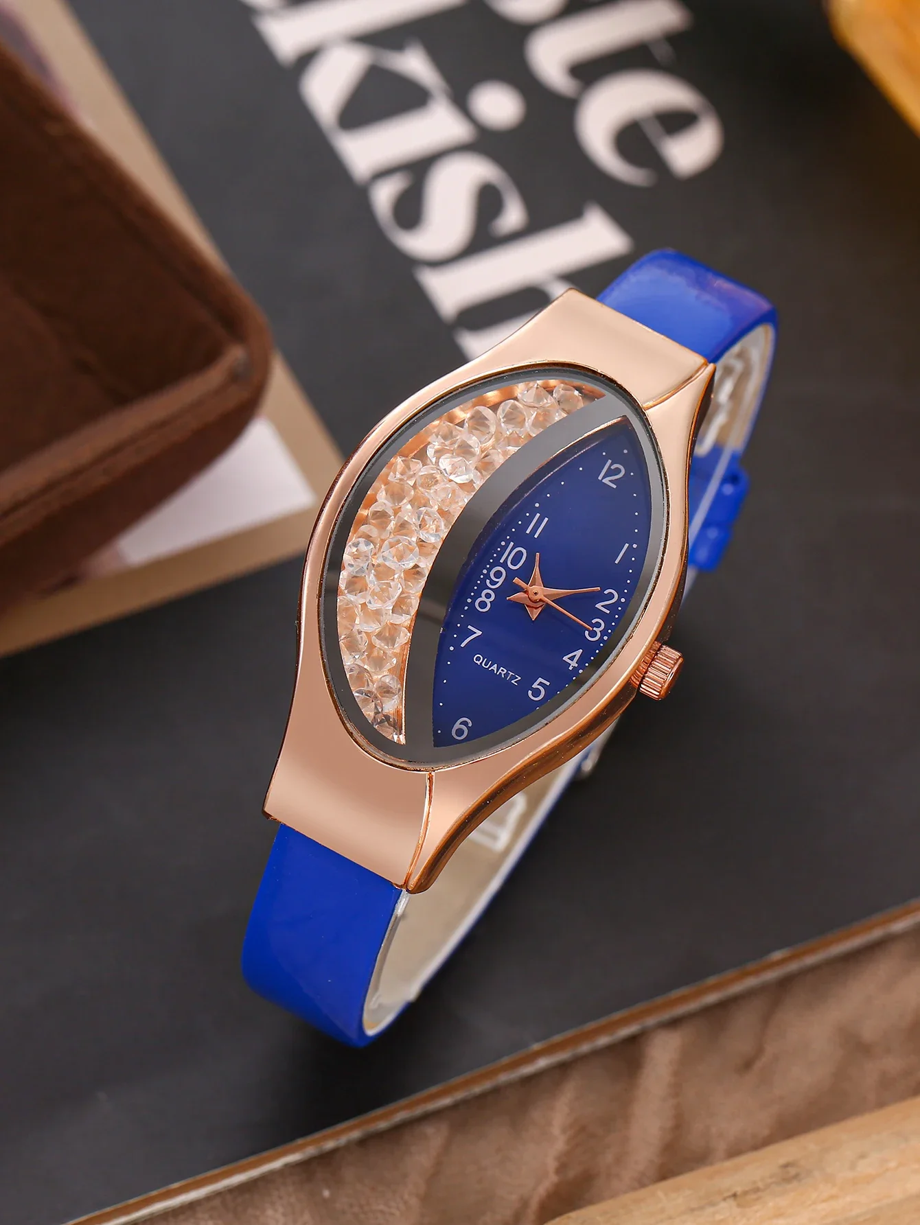 1pcs of snake patterned belt with diamond inlaid women's watch, half half rhinestone ball rolling quartz women's watch